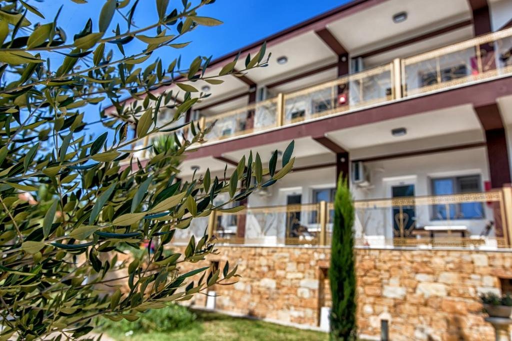 Greek Pride Hotel & Apartments