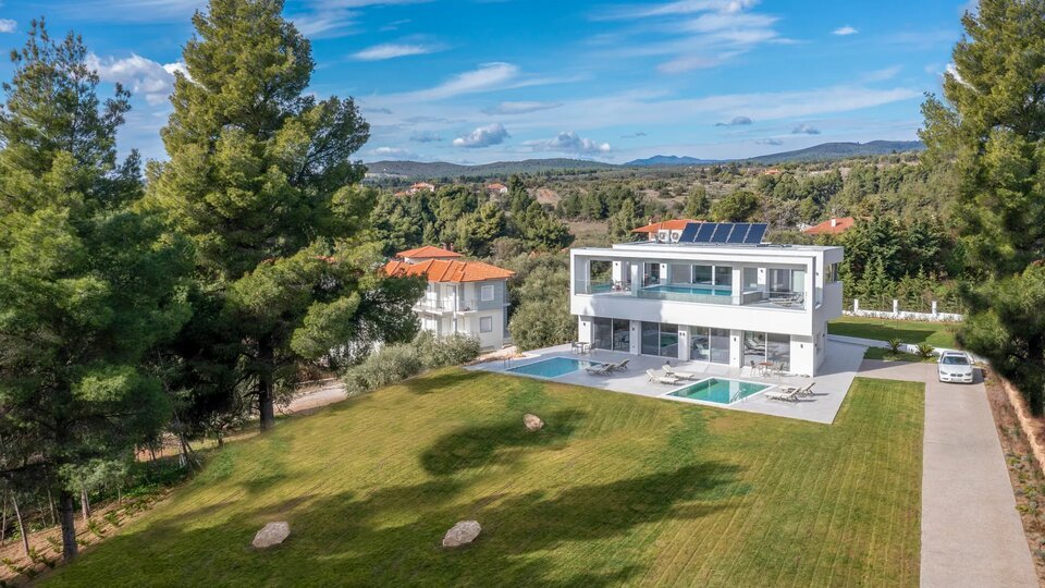 Nikiti Botanic Suites